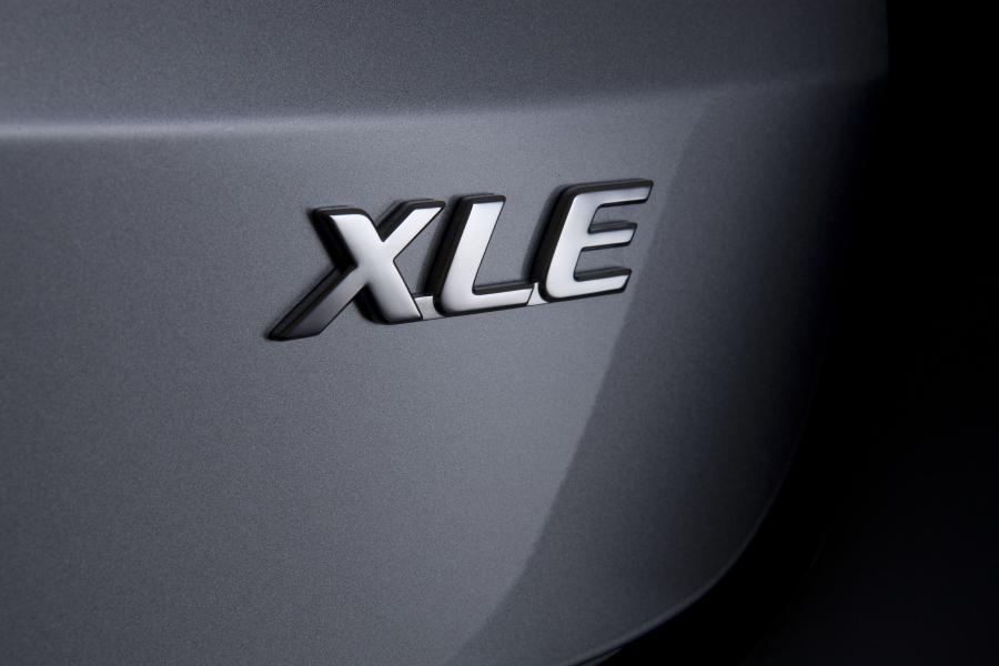  Toyota Sienna XLE 2010 года  (фото 2 из 7)